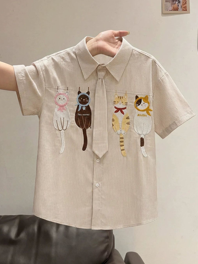 Urocza koszula z kreskówkowym  – Embroidery Uniforms recenzja i cena