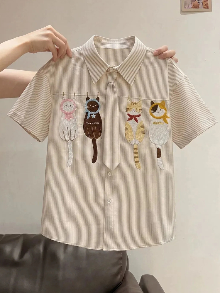 Urocza koszula z kreskówkowym  – Embroidery Uniforms recenzja i cena